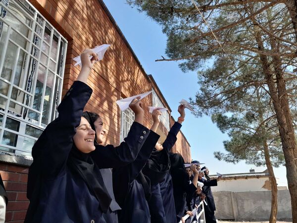  موشک آرزوها در هفته بهداشت روان در مدرسه مادرمهربان خلیل آباد