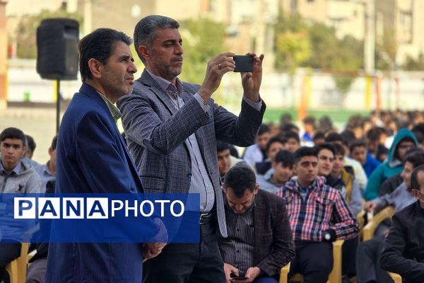 هنرستان موفقیان اسلامشهر میزبان آیین یادواره شهدا با حضور جمعی از مسئولان بود