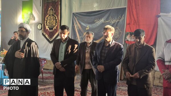 فارسان در جشن دهه کرامت؛ گردهمایی مردم در بارگاه امامزاده 