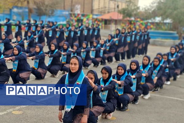 جلوه‌هایی از سرود همگانی مدرسه نمونه‌دولتی تمام ساحتی ارشاد قرچک