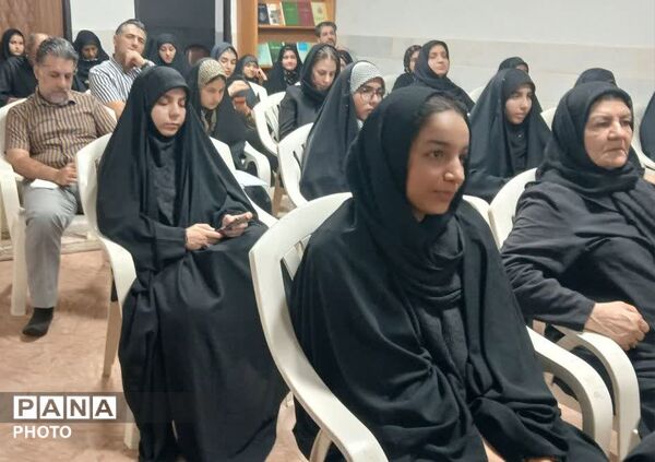 تجلیل از دانش آموزان برگزیده مسابقات شعرخوانی و مشاعره در قم