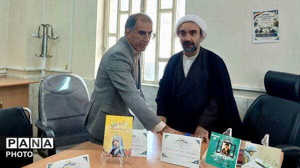 طنین روایت‌ های حماسی دفاع مقدس در کارگاه ترویج فرهنگ ایثار و شهادت دانش‌ آموزی