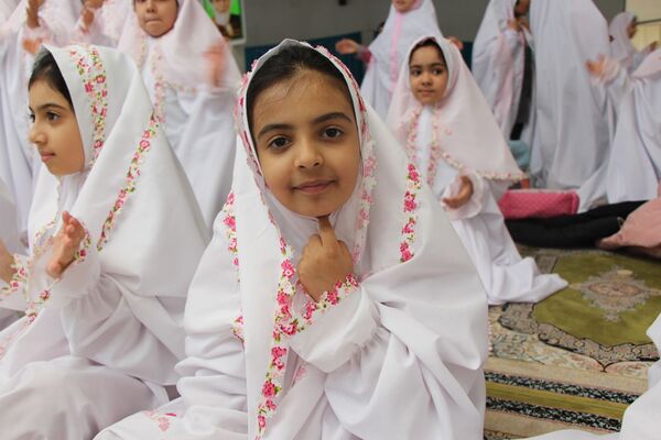 پرواز فرشته‌های آسمانی؛ جشن تکلیف دختران سملقان در مسجد جامع
