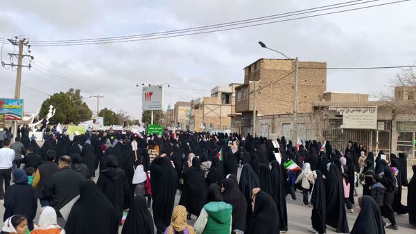  مشقِ اقتدارِ دخترانِ سرخسی در مطلعِ فجرِ ۴۷