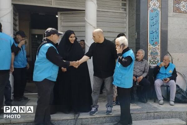خدمت رسانی و پذیرایی موکب شهدای چهاردانگه  از زائران مراسم تشییع رهبر شهید