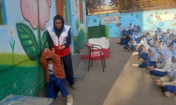 بیست و هفتمین دوره مانور زلزله در مدرسه بنت الهدی صدر ۲ 