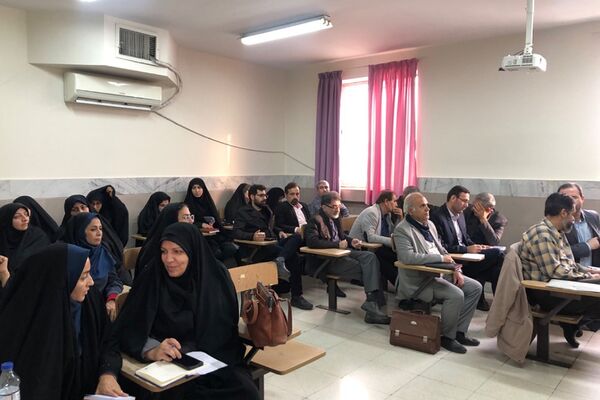 جلسه توجیهی مدیران در دبیرستان آرمیتا مصلی نژاد ناحیه 2 شهرری 