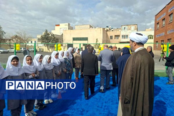 مدرسه خیری حسینی‌راد با چمن مصنوعی و پنل خورشیدی گشایش یافت