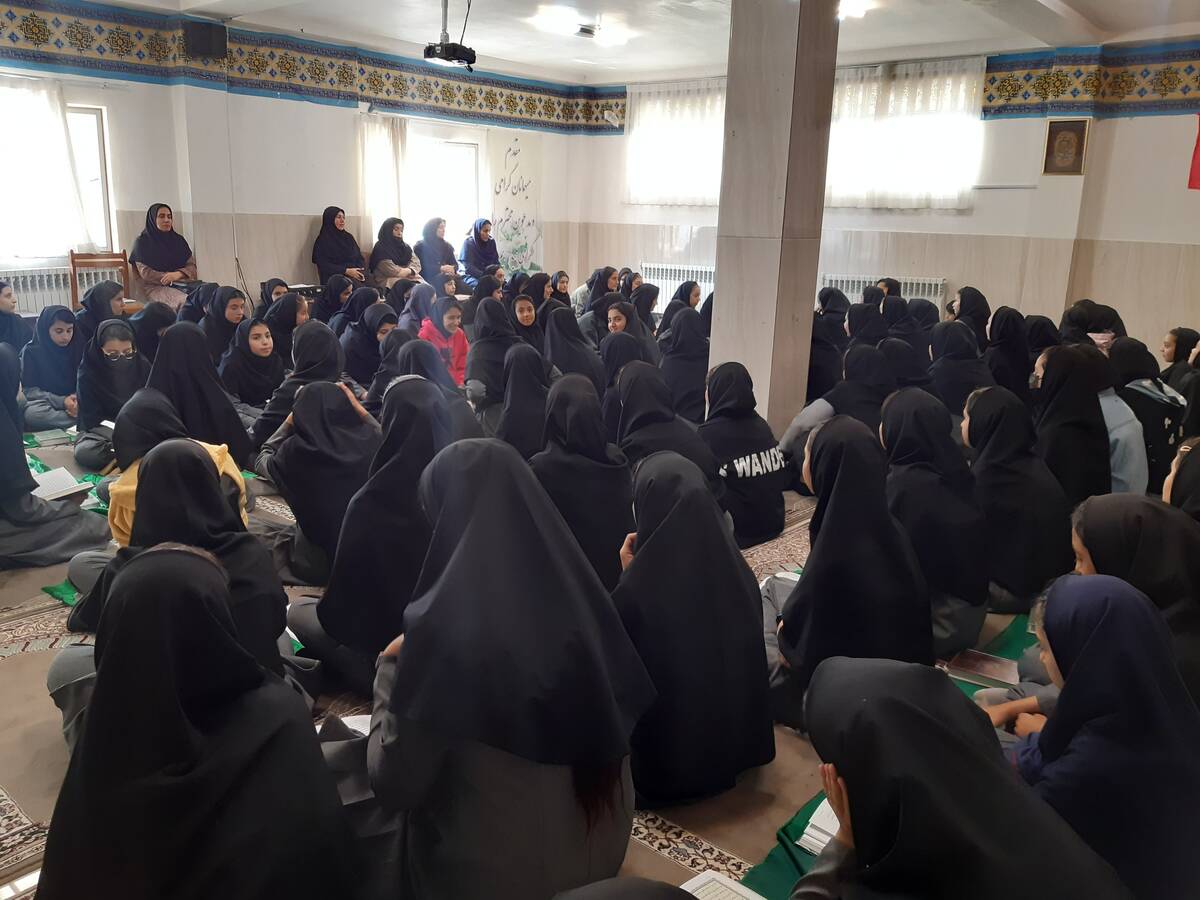 برگزاری محفل انس با قرآن در دبیرستان نور اردبیل
