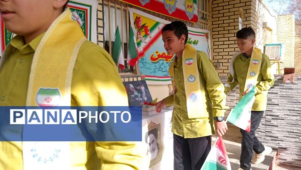 طنین زنگ انقلاب در مدرسهٔ شهید صادقی باخرز