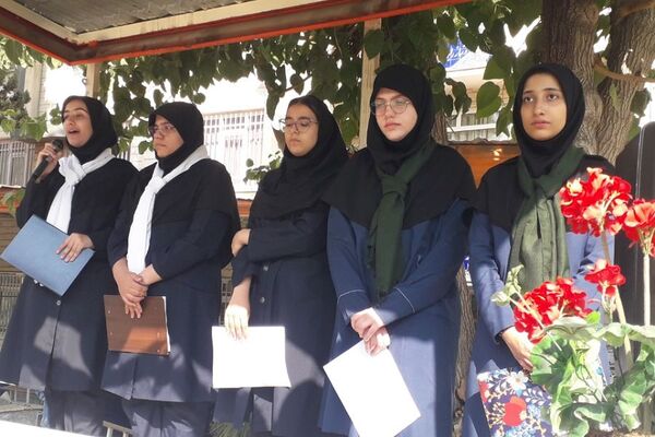  انتخابات شورای دانش‌آموزی و جشن ۱۳ آبان در مدرسه حضرت زینب(س) ناحیه یک شهرری