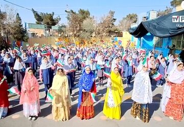 حال و هوای دبستان پروین اعتصامی در ایام دهه فجر