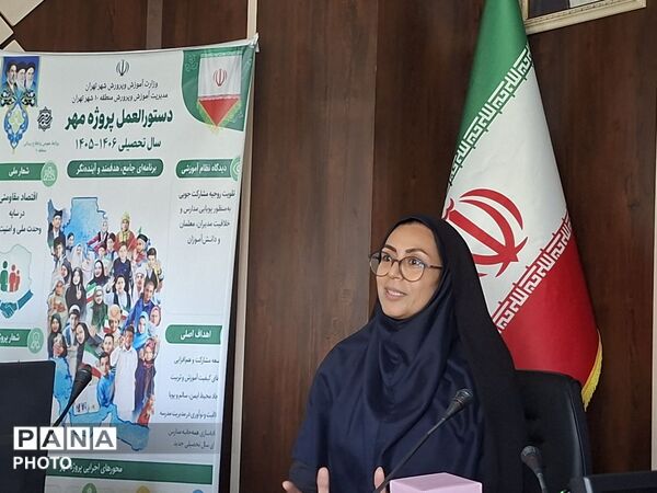 آیین تقدیر از دانش آموز خبرنگاران منطقه ۱۰ تهران 