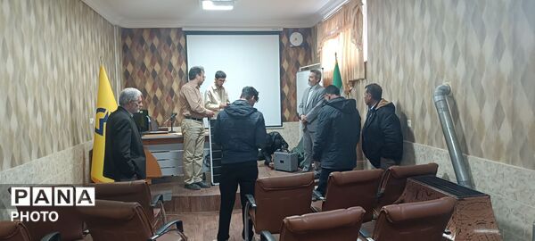 تحویل پنل خورشیدی به جمعی از عشایر