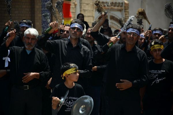 عزاداری ظهر عاشورا در شهر بافران 