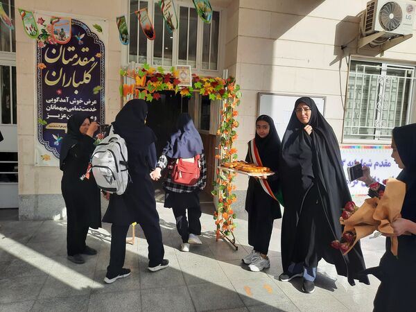 طلوعی تازه برای دانش‌آموزان دبیرستان مصلی نژاد حضرت زهرا در اول مهر