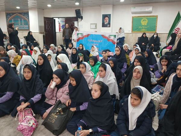 برنامه رویش آدینه با حضور دبستان دخترانه امام مهدی۲  در محمدشهر کرج
