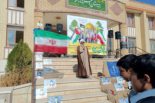 طنین فریاد مرگ‌بر استکبار در آسمان شهر صغاد
