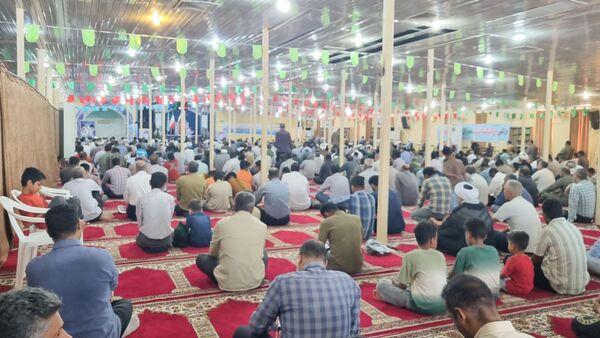 تجمع نمازگزاران نماز جمعه قشم در روز خشم و نصر