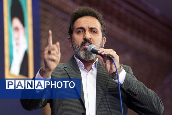 گردهمایی بزرگ ارکان هیات‌های دانش‌آموزی مدارس شهر تهران در حسینیه عشاق 