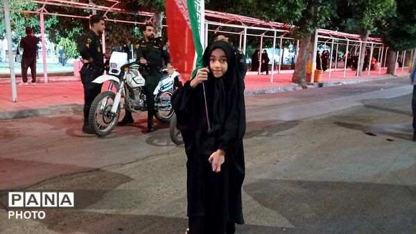 امشب نهاوندی ها پرچم ایران را به اهتزاز در آوردند