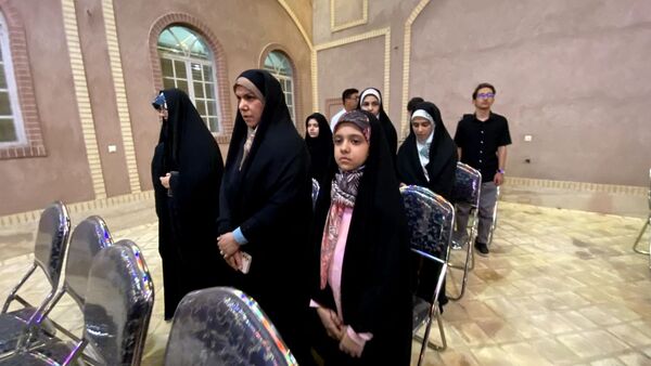 محفل شعر در سازمان دانش‌آموزی یزد 