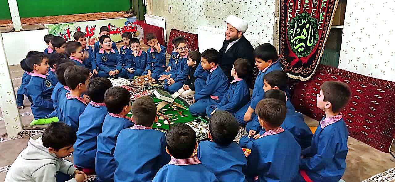آموزش احکام دینی به دانش آموزان در دبستان معراج منطقه ۱۰