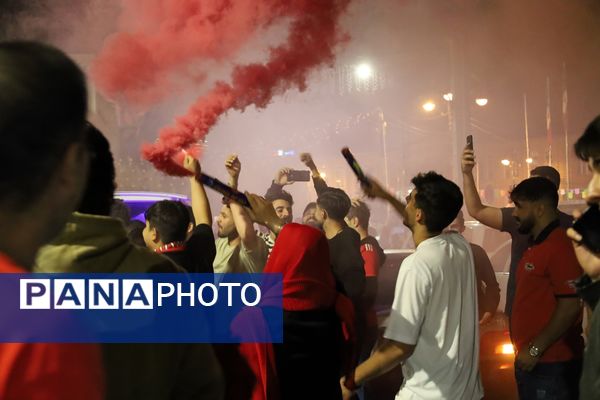 شادی مردم ارومیه از قهرمانی تیم فوتبال تراکتور