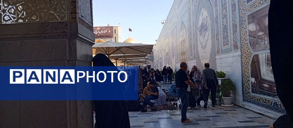 حال و هوای زائرین عزادار حرم مطهر امام رضا(ع)