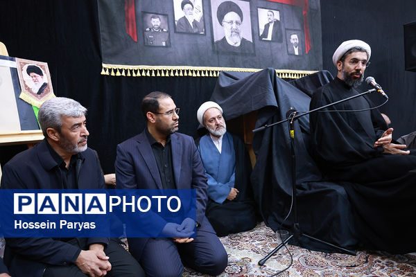 مراسم عزاداری شهادت خادم الرضا(ع) آیت‌الله سید ابراهیم رئیسی و همراهشان در مرکز آموزش عالی شهدای مکه