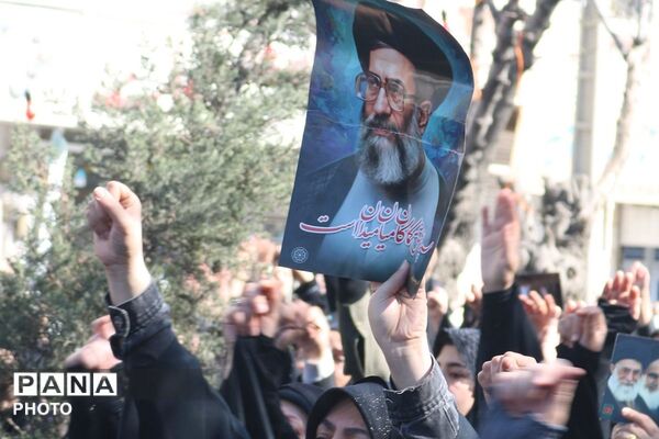 تجمع سوگواران رهبر شهید انقلاب در بهارستان‌دو