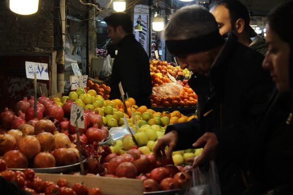 بازار داغ یلدا در زنجان