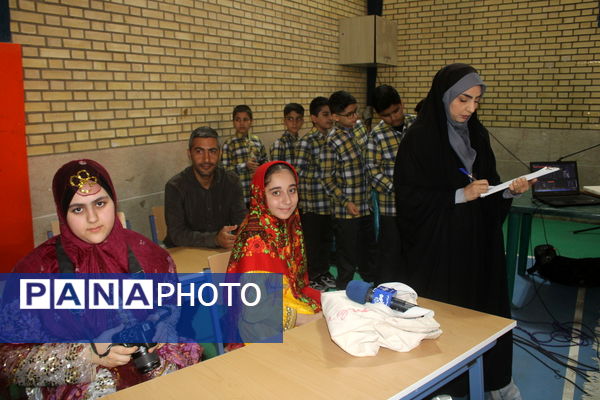 نواختن زنگ آغاز سال تحصیلی در دبیرستان شهیده سهام خیام  شاهد بوشهر