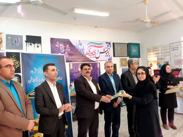 تقدیر هم‌زمان با هفته پژوهش و فناوری از ۱۵ معلم و دانش‌آموز پژوهشگر برتر در بهبهان 