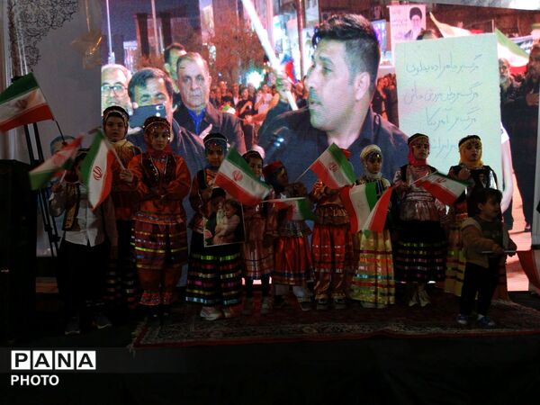 فرهنگیان و دانش آموزان گلستان همچنان پای میدان