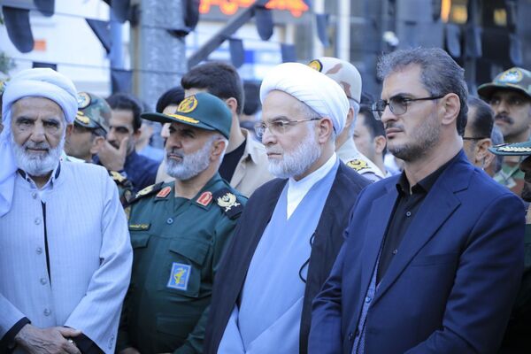 همدلی مردم و مسئولان در ادای احترام به شهدای‌خدمت