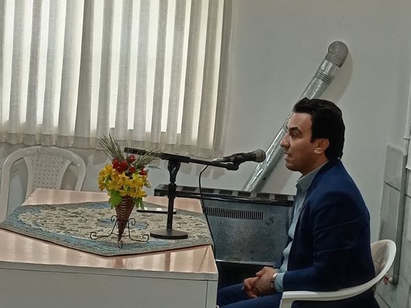 جلسه تجربه گردانی با قبول شدگان کنکور سراسری در دبیرستان نمونه آیت‌الله خامنه‌ای