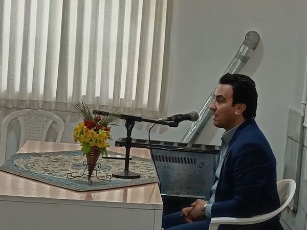 جلسه تجربه گردانی با قبول شدگان کنکور سراسری در دبیرستان نمونه آیت‌الله خامنه‌ای