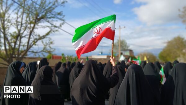 شریف آباد مشرف به یادگاری رهبر