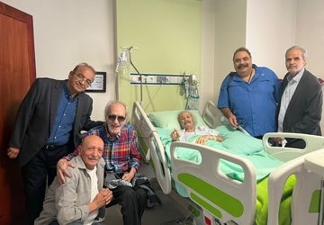 عیادت جمعی از هنرمندان سینما و تلویزیون از سعید پیردوست در بیمارستان پیامبران
