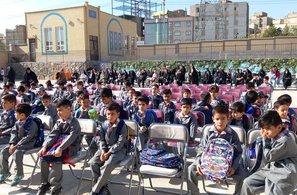 برگزاری جشن شکوفه ها در دبستان حاج تقی احدیان ناحیه ۶ مشهد