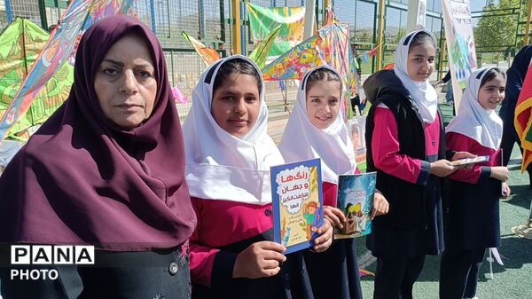 جشن لبخندها در الیگودرز؛ تکریم دختران در هفته ملی کودک