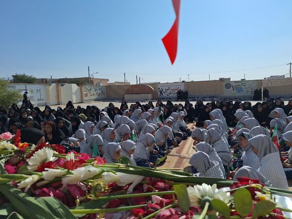 میزبانی دانش‌آموزان دختر بیرجندی از شهید گمنام 