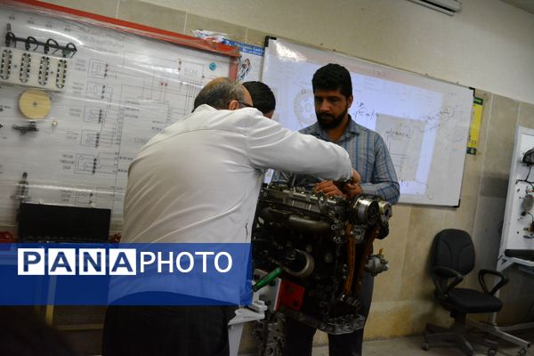 کارگاه آموزشی آشنایی با سیستم موتور و سوخت‌رسانی خودرو در بهارستان 2