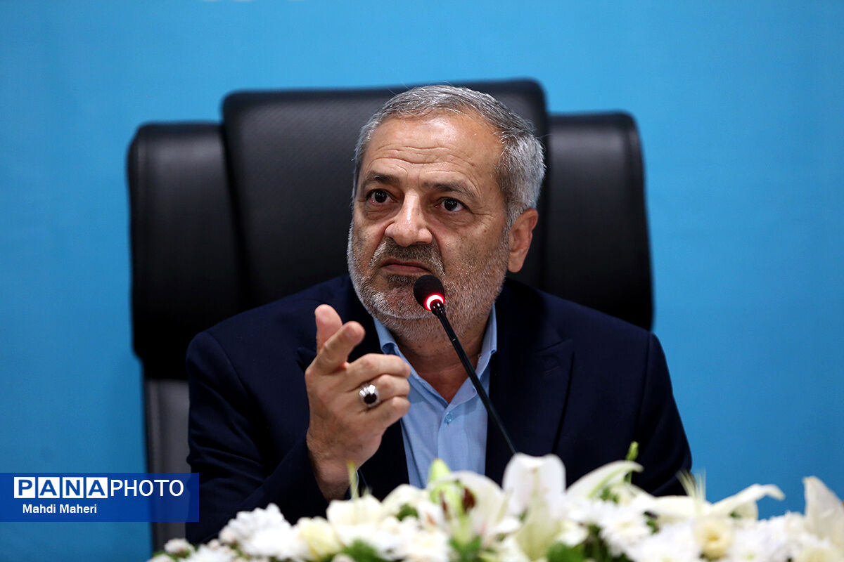 رهبری میدان را به دانش‌آموزان بسپارید/ تضمین آینده جمهوری اسلامی ایران با سرمایه‌گذاری در مدرسه امکان‌پذیر است