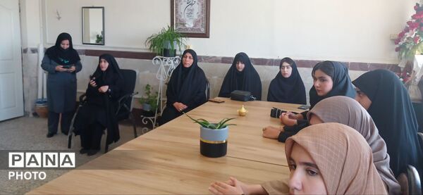  نشست هم اندیشی رئیس سازمان دانش آموزی کردستان با روسای شورای دانش‌آموزی مدارس کامیاران 