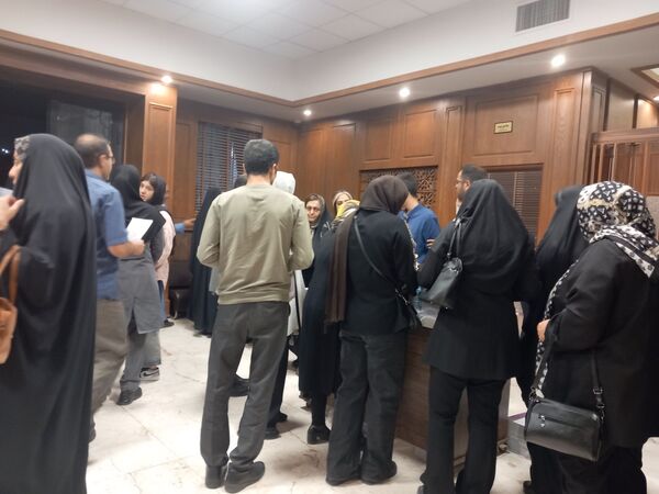 اولین مجمع عمومی انجمن اولیا ومربیان دبیرستان آرمینه مصلی نژاد ناحیه ۶