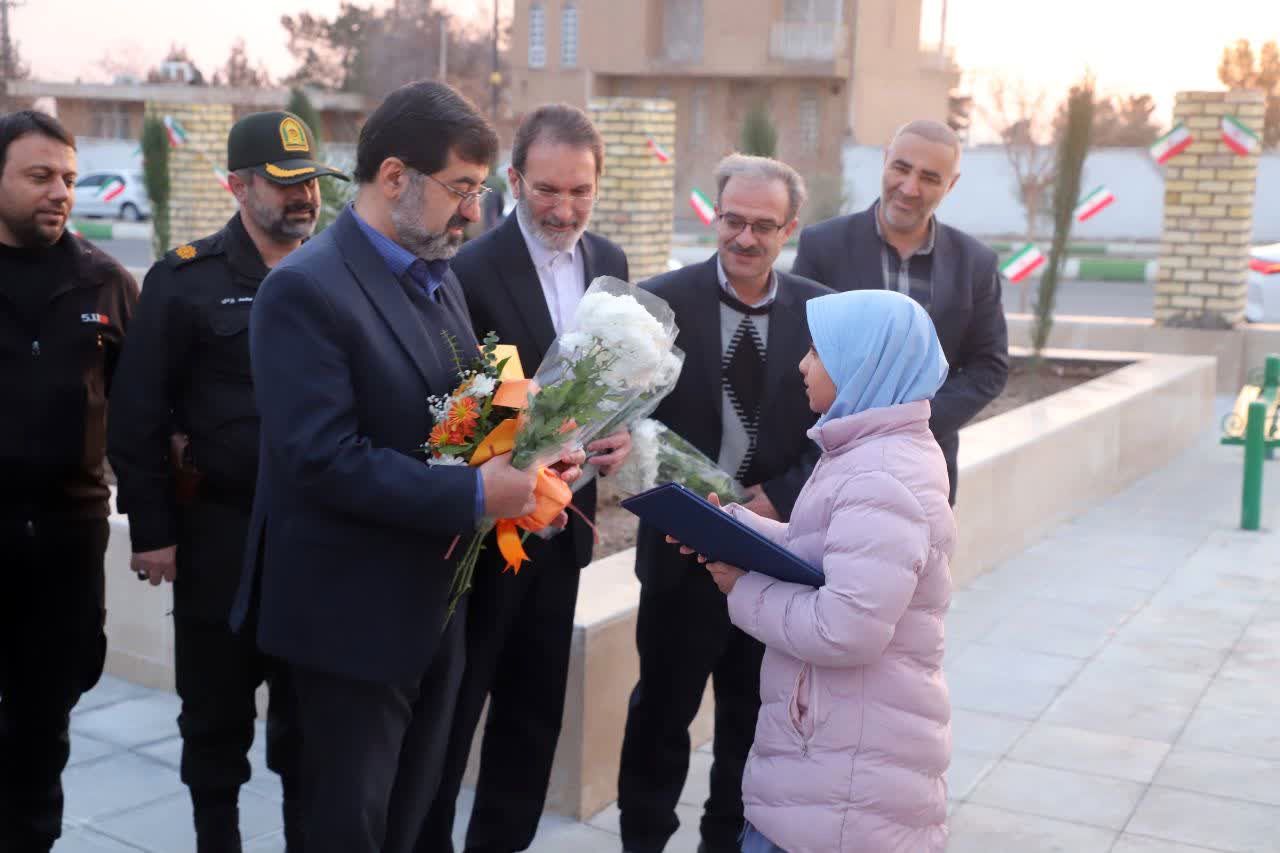 برپایی آیین مهمانی لاله ها با حضور استاندار قم در گلزار شهدای شهر جعفریه