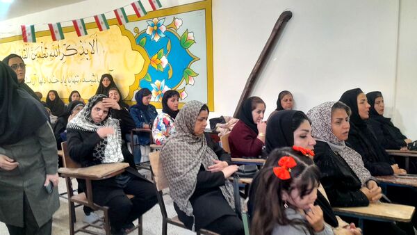 اولین جلسه مجمع انجمن اولیا و مربیان دبیرستان مخدره مرآتی