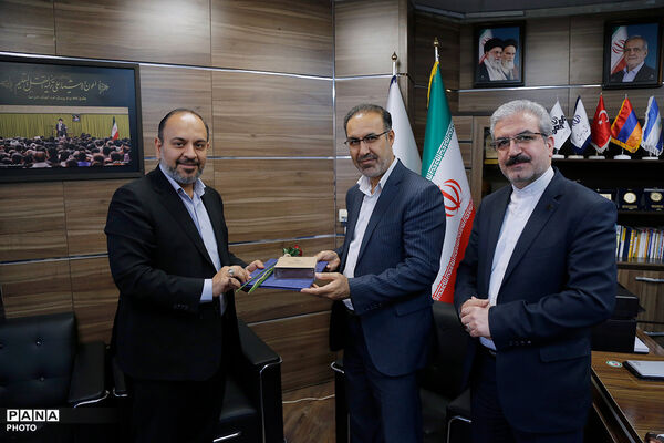 بازدید معاون پرورشی و فرهنگی از مرکز اطلاع‌رسانی و روابط عمومی وزارت آموزش و پرورش
